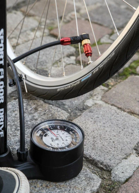 Pompe à Pied Vélo Sport Floor Drive - Lezyne 2 Pompe à Pied Vélo Sport Floor Drive - Lezyne – Image 2